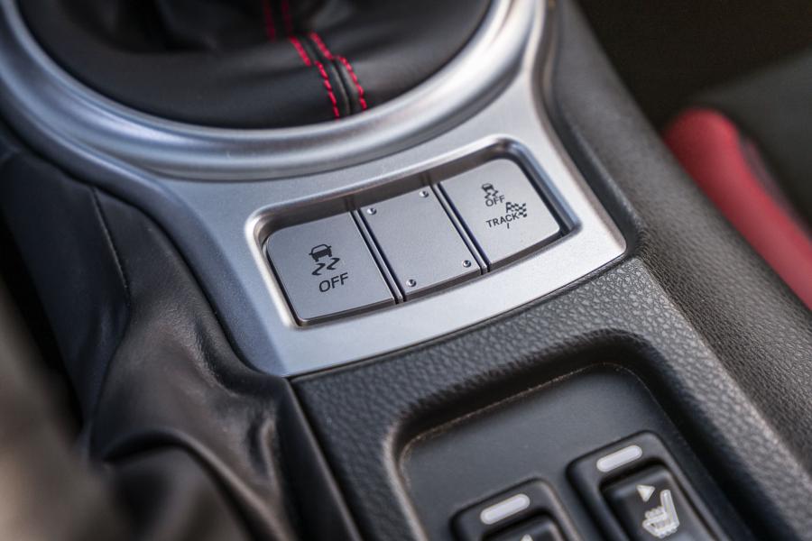 Детали интерьера Toyota GT 86 TRD 2019 года  (NA) (фото 23 из 24)